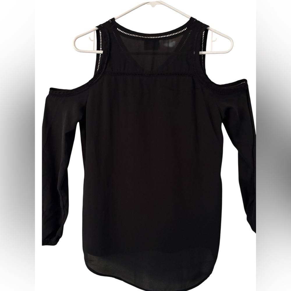 Mossimo Cold Shoulder Medium black blouse
